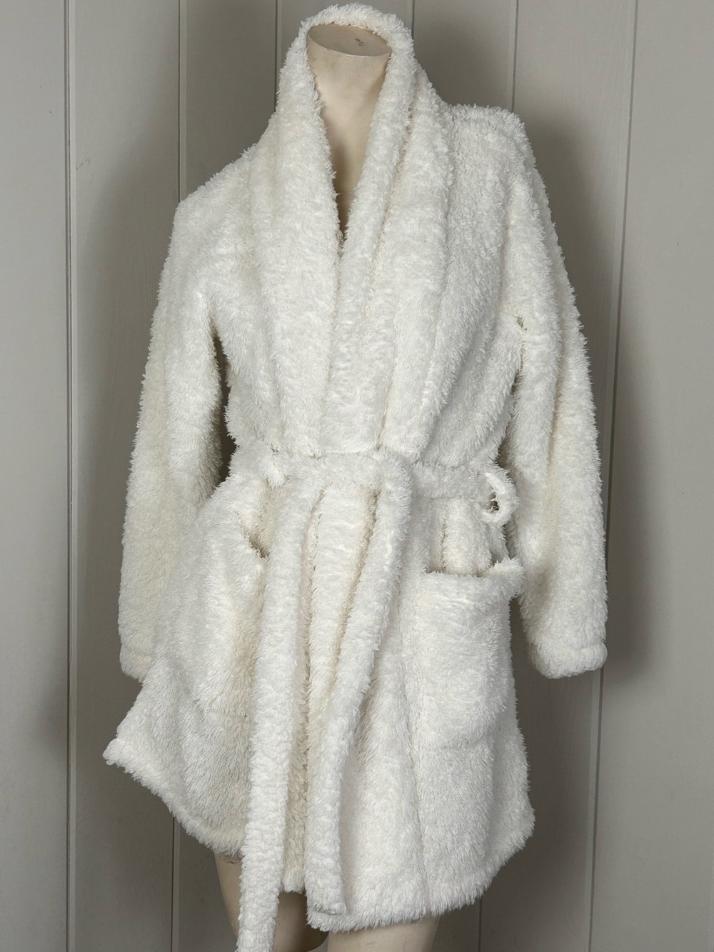 Natori Plush Fuzzy Spa bath Robe White Belted Cozy Lounge Robe Size S/M